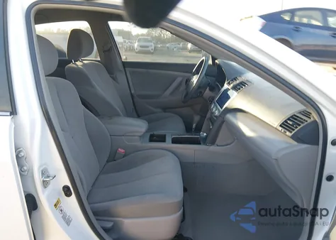 2007 Toyota Camry Le z USA, uszkodzony, nr VIN 4T1BE46K67U579049